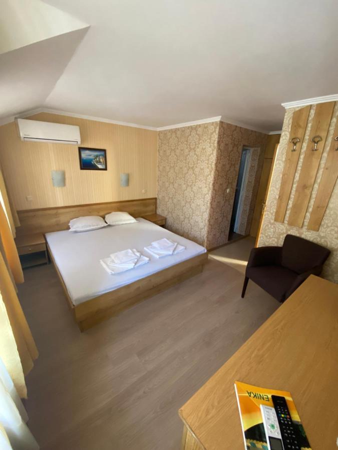 Еника Hotel Varna Bagian luar foto